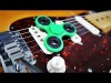 Fidget Spinner und Gitarre