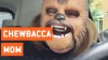 Mama und die Chewbacca Maske